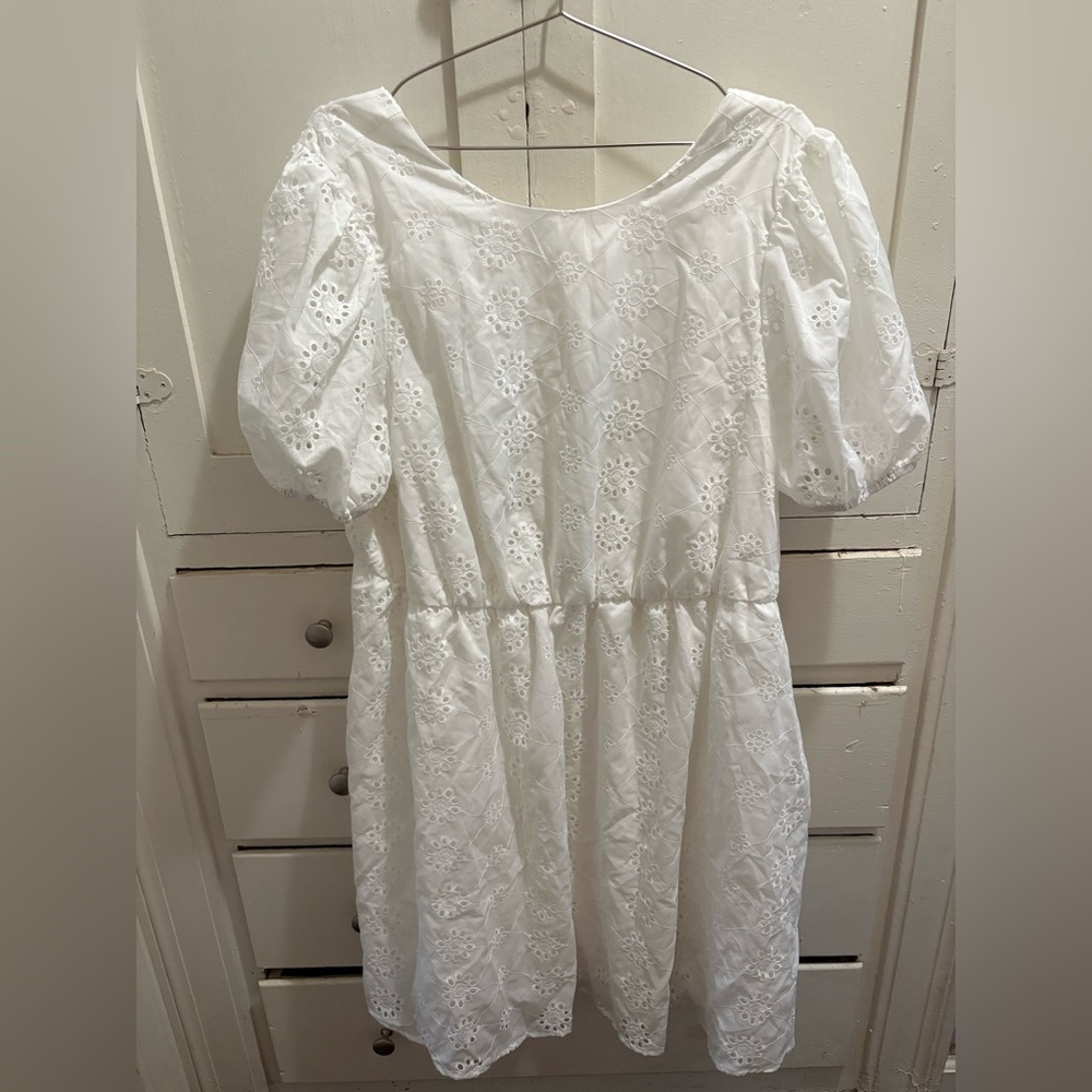 NWT SHEIN Curve 4XL White Eyelet Embroidered Puff-Sleeve Open-Back Dress